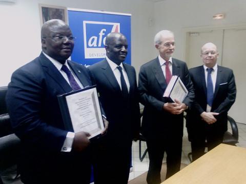 Signature de deux conventions de financement des secteurs santé et éducation entre le Gabon et AFD